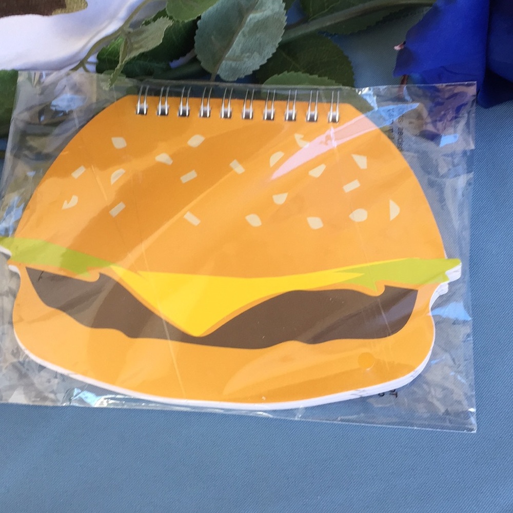 Girls Fun Pack! Purse/Pin/Notepad - Picture 3 of 8